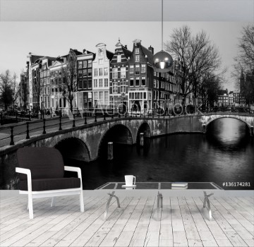 Bild på Amsterdam Netherlands canals and bridges